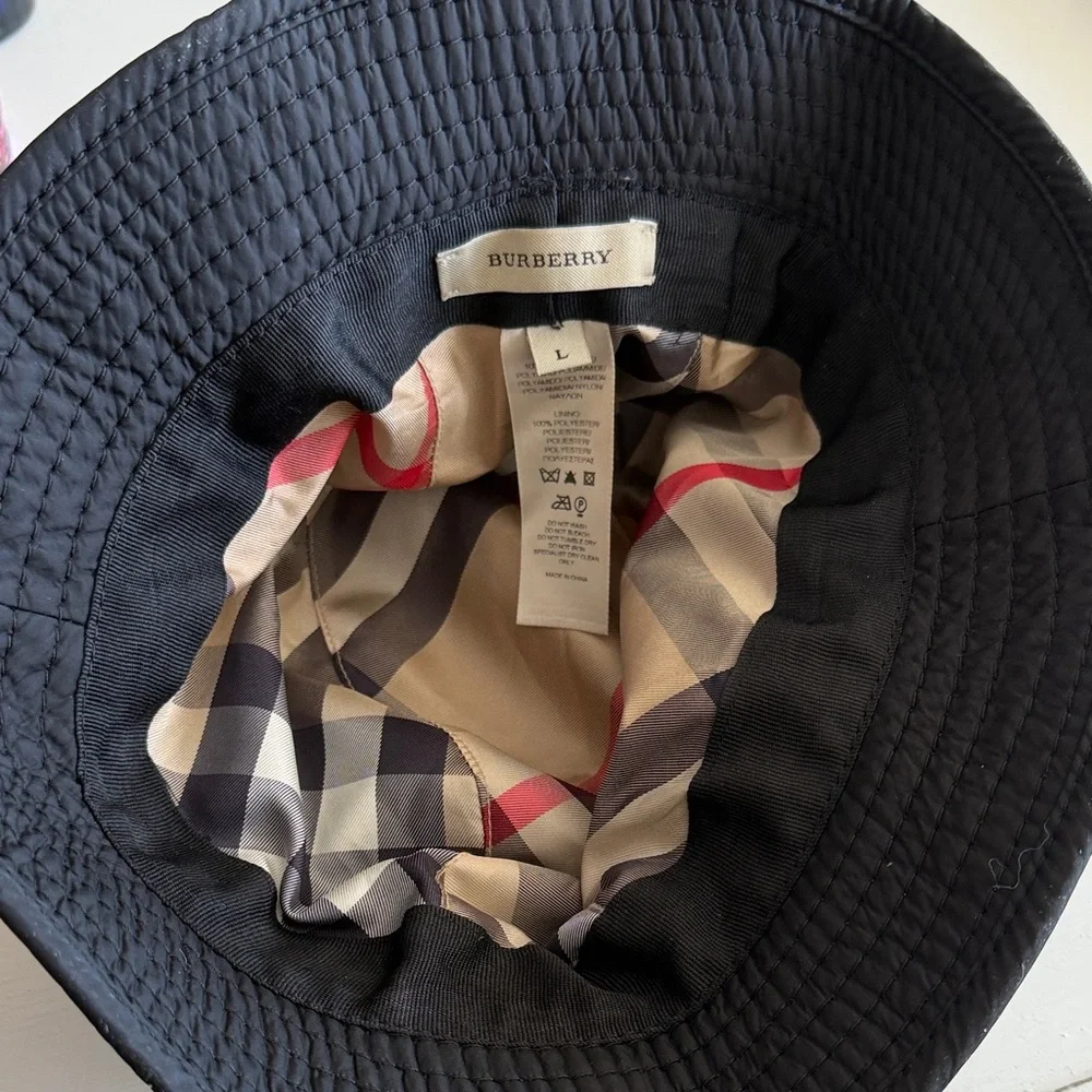 Burberry Black Bucket Hat with Check Lining - Picture 2 of 2
